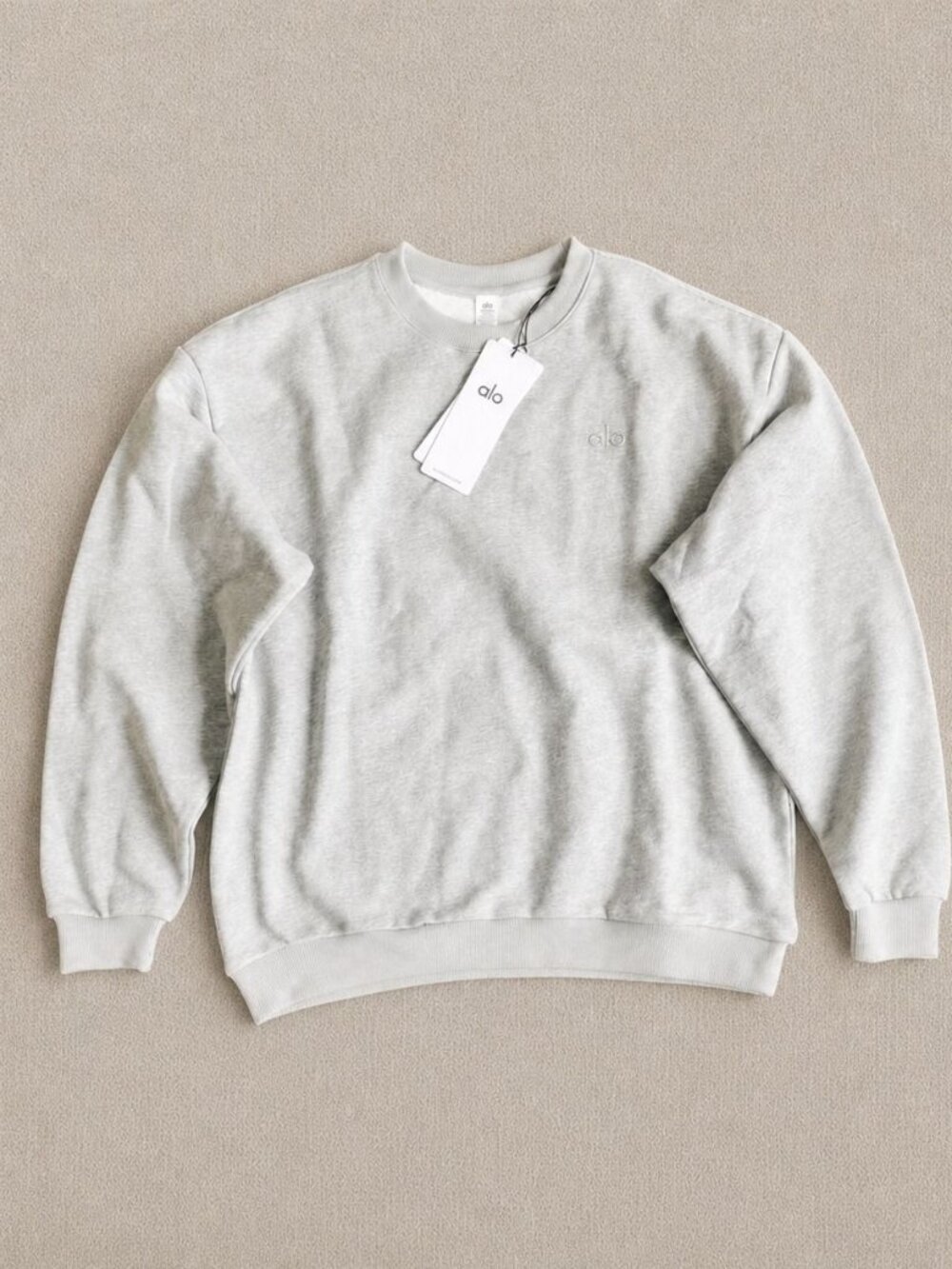 Size M - Alo Yoga Accolade Crew Neck Pullover Grey